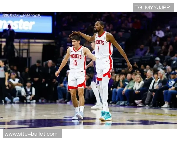 马刺战术失误致火箭进攻受限文班与卡斯尔联手防守显威力